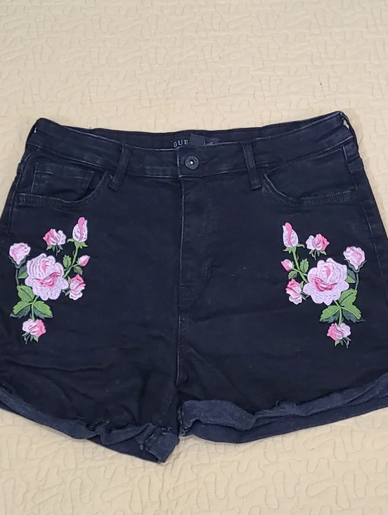 GUESS Rose embroidered hi rise cuffed denim jean shorts size 30 - Picture 2 of 10